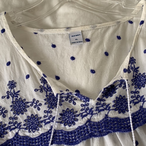 Old Navy embroidered floral polka dot top - Picture 3 of 3